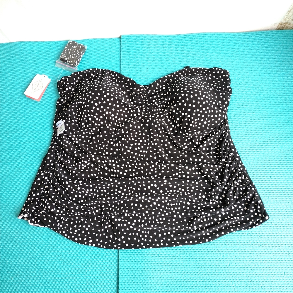 NEW St. John's Bay Women's Reversible Dots Tankini Swim Top 24W